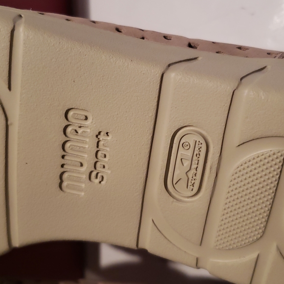 Munro New SKIPPER Nubuck Perforated Sneakers Shoe Comfort Wedge Flats Women's 9W - Picture 16 of 17